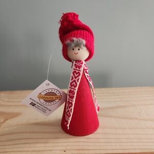 Larssons Trä Red Wooden Girl Short Hair Figurine with Heart Scarf NWT